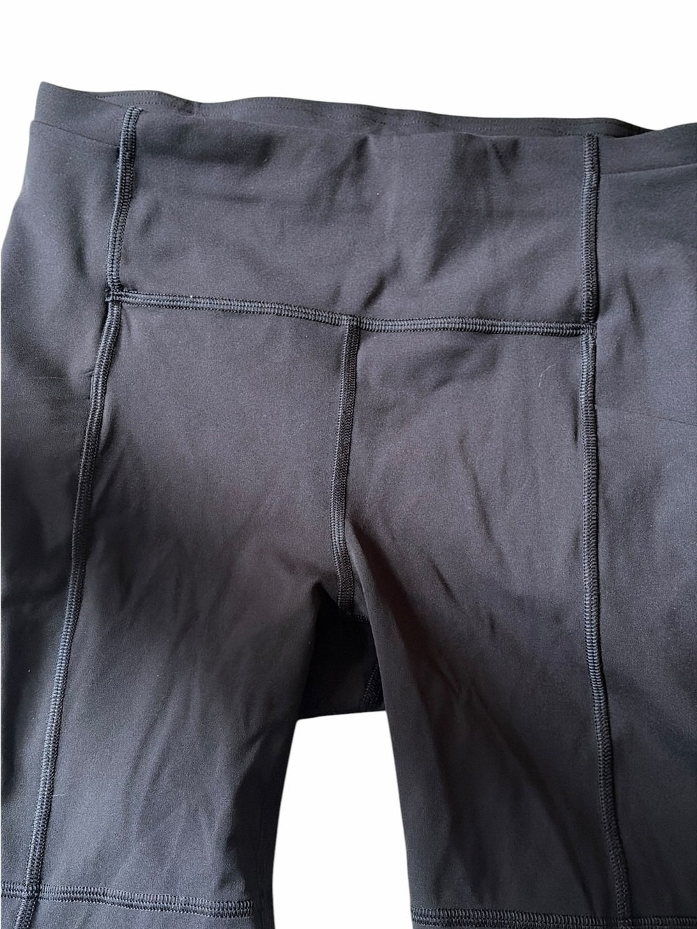 Black High-Waist Seam Detail Leggings
Lululemon size 6 with side pocket